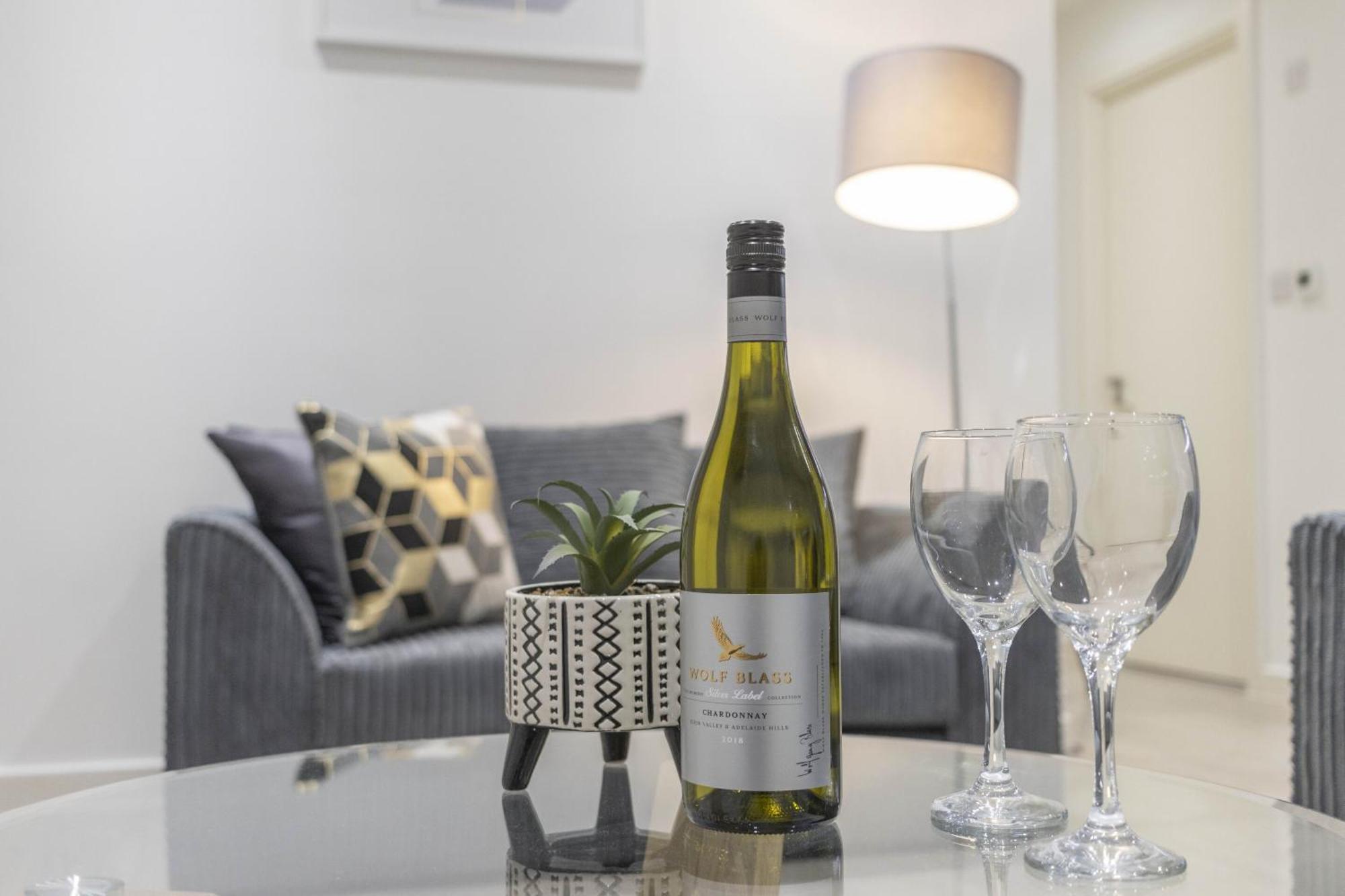 Linacre 1&2 - One And Two Bed Flat Behind The Cathedral With Free Parking And Fast Wifi Apartment Exeter Bilik gambar